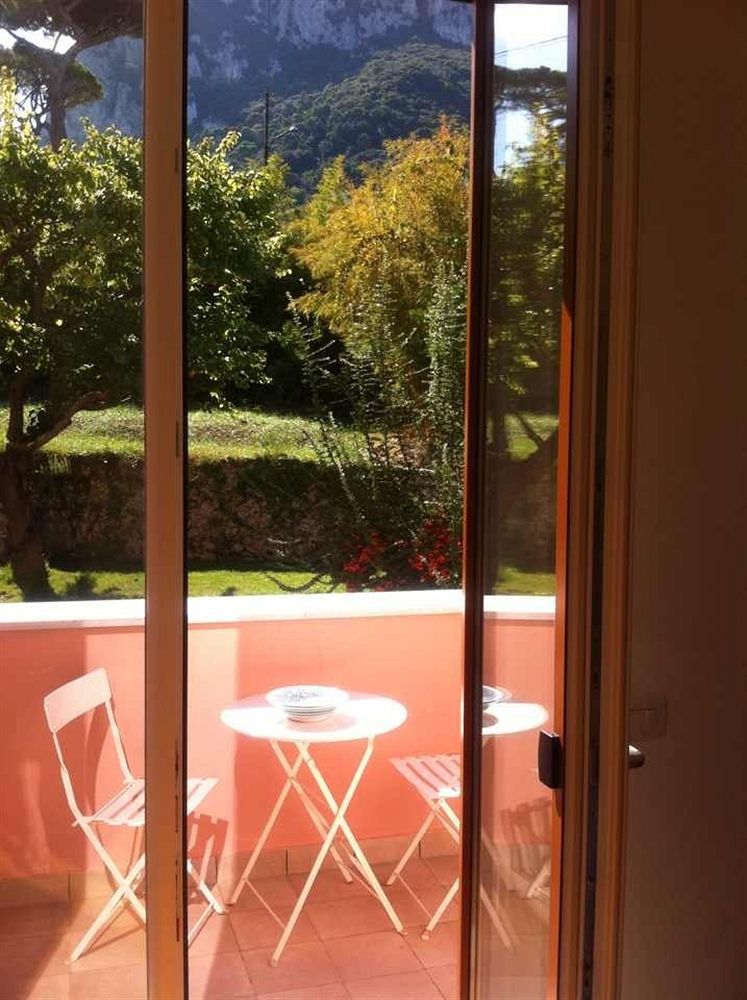 Capri Inn Bagian luar foto